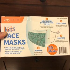 ❌SOLD❌ Kids disposable face covers qt 50